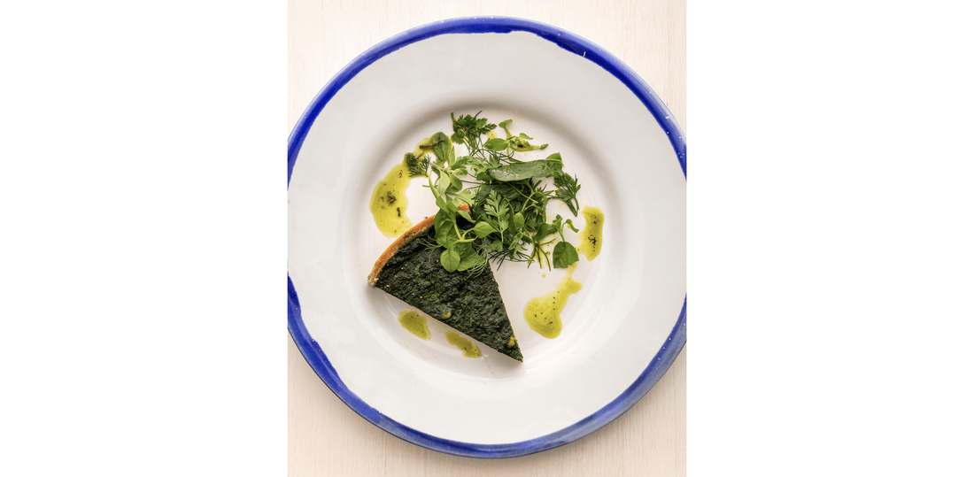 Tarte aux herbes, thé gyokuro et pignons de pin